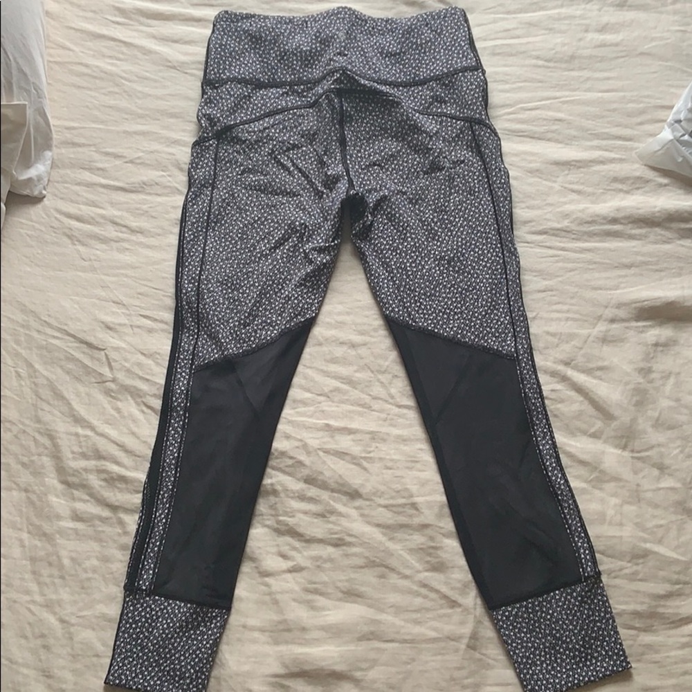 Lulu lemon patterned leggings with mesh size 6